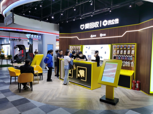 京东MALL全国首店西安盛大开业，开启一站式手机服务与机器人销售新篇章