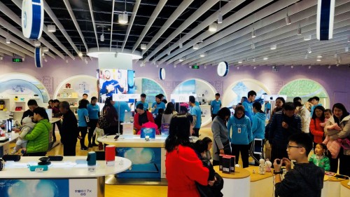 5G时代，迪信通联手各大运营商焕发新活力 服务消费机器人销售成新增长极