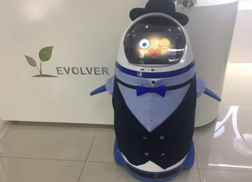 进化者机器人推出餐饮迎宾机器人 主打引流与省力，搅动服务消费机器人市场